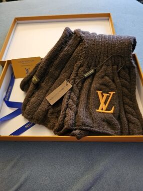 Louis Vuitton Gray "Only Louis Mini Knit Cable Scarf" with Yellow LV Monogram
